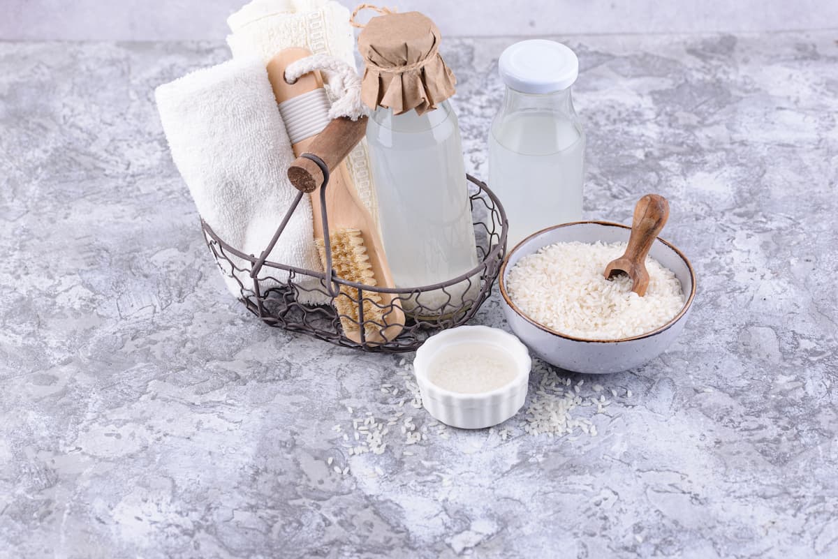 Cómo usar agua de arroz en la cara