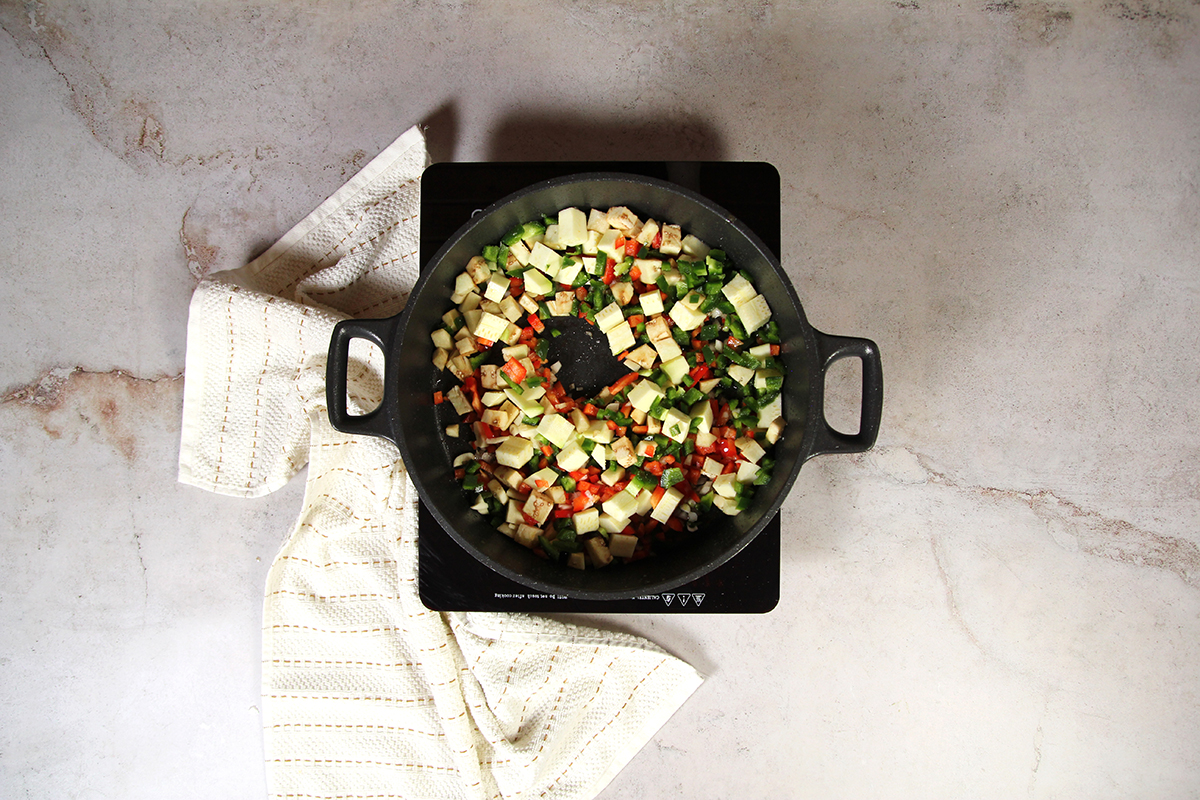 arroz con conejo y verduras sofreir