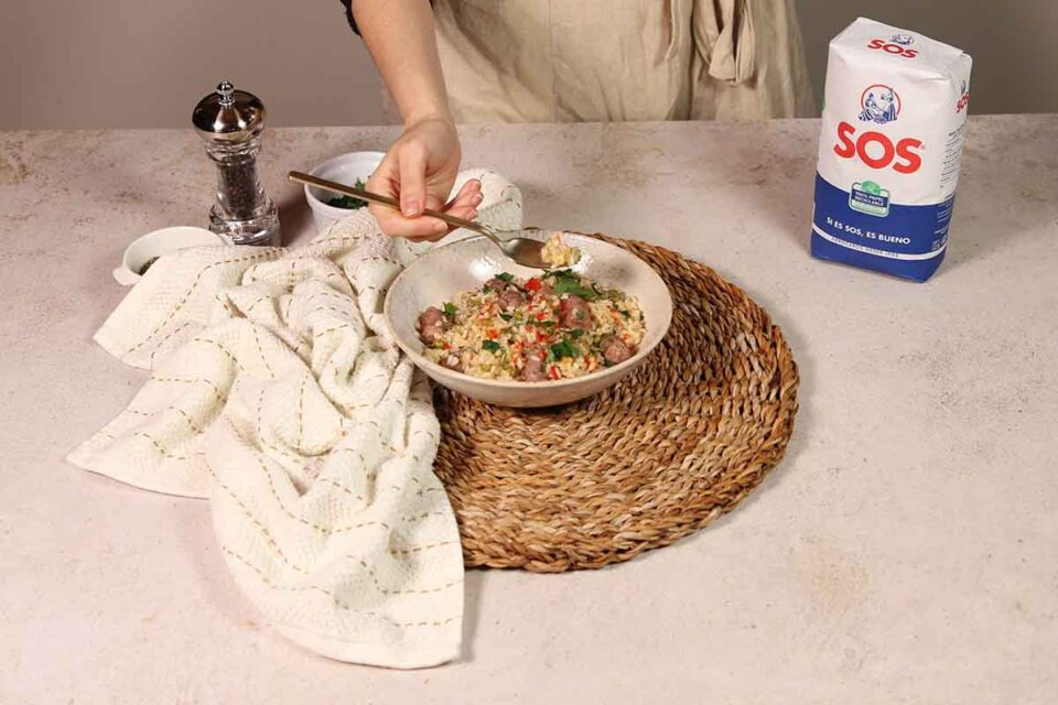 paso a paso arroz a la griega emplatado