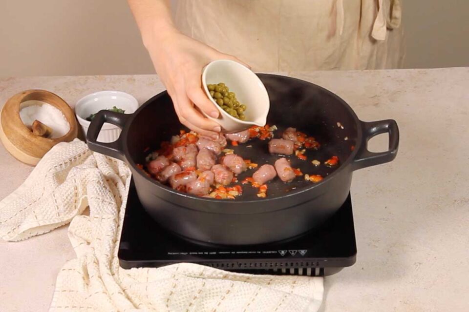 paso a paso arroz a la griega guisantes