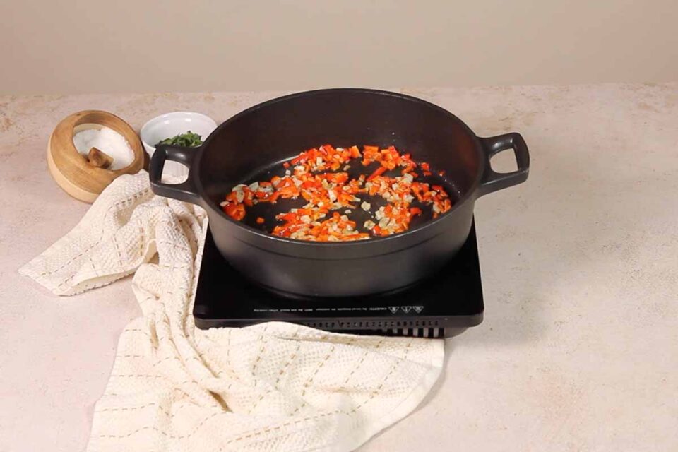 paso a paso arroz a la griega pochado