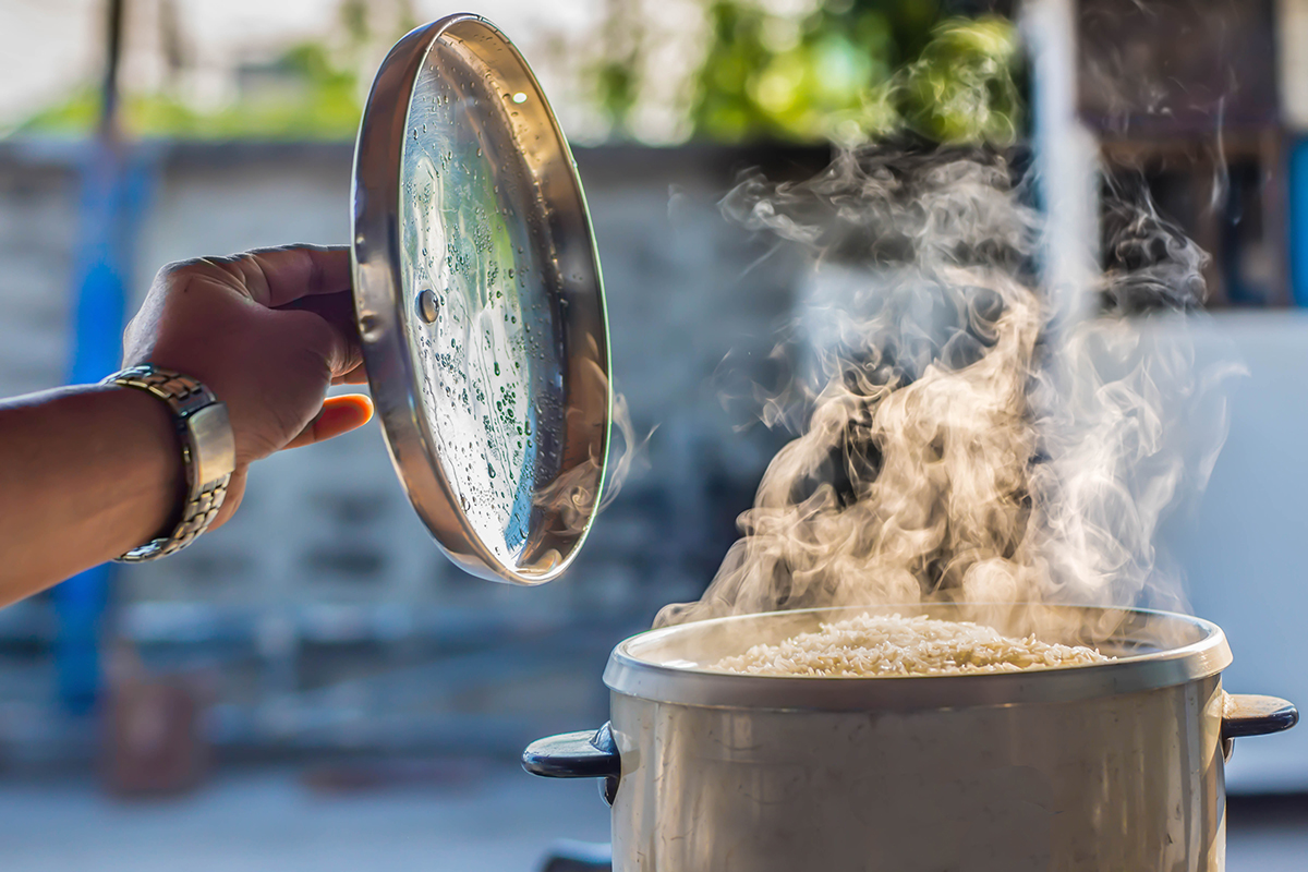 recalentar arroz al vapor