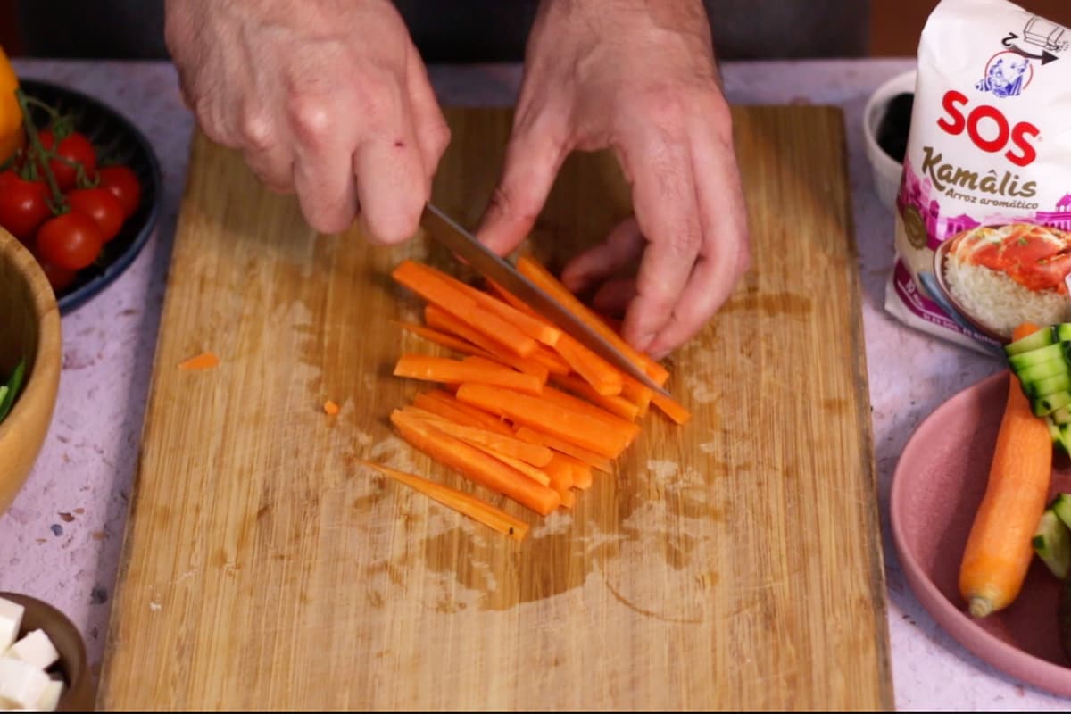 Arcoíris de sabor: cortando los vegetales