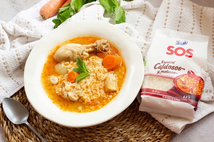 Foto de Arroz con pollo en caldo: receta casera