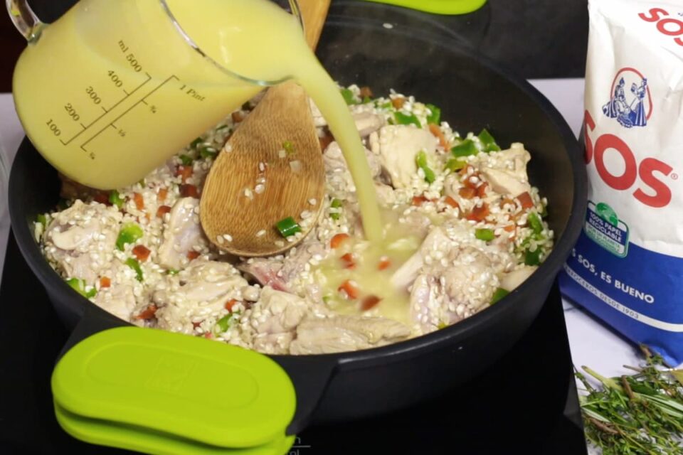 Incorporación del arroz y del caldo