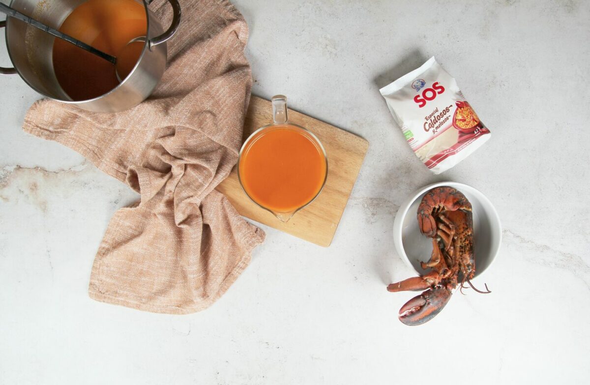 Disfrutar del fumet para arroz con bogavante