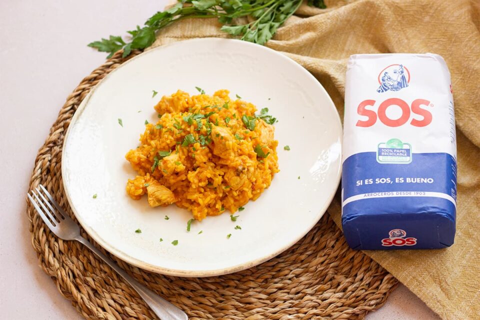 ¡Descubre la receta perfecta para preparar un delicioso y auténtico arroz con pollo en olla express en casa!