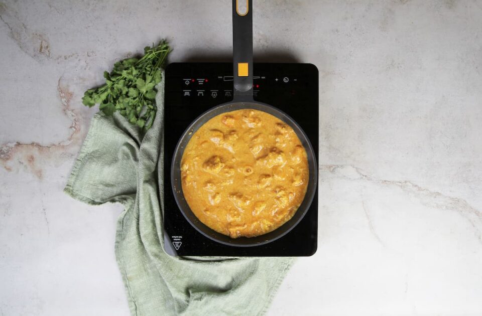 Cocinado del sofrito y adición de ingredientes