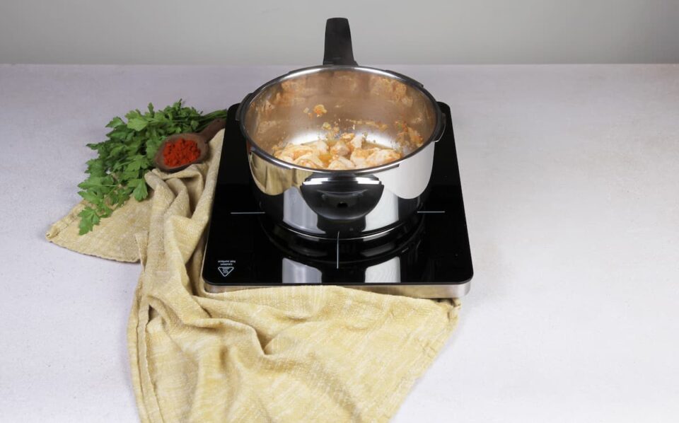 Incorporación del pollo y el pimentón