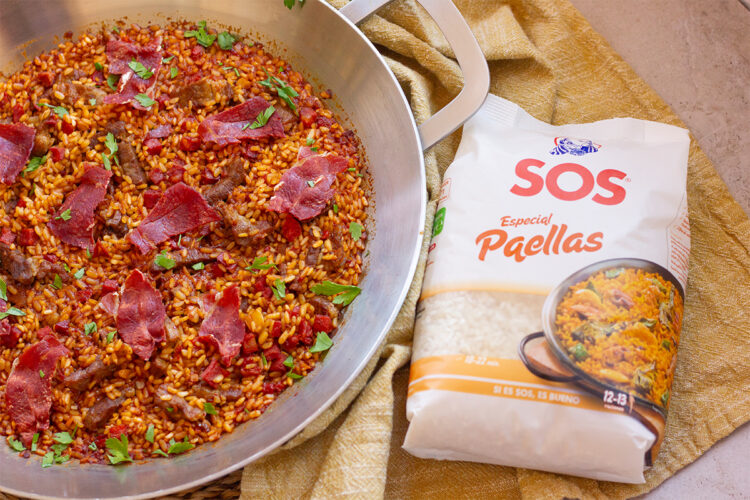 Foto de Arroz ibérico con chorizo: un festín de sabor tradicional