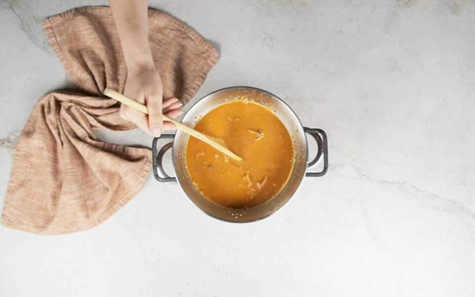 Triturar y colar el fumet