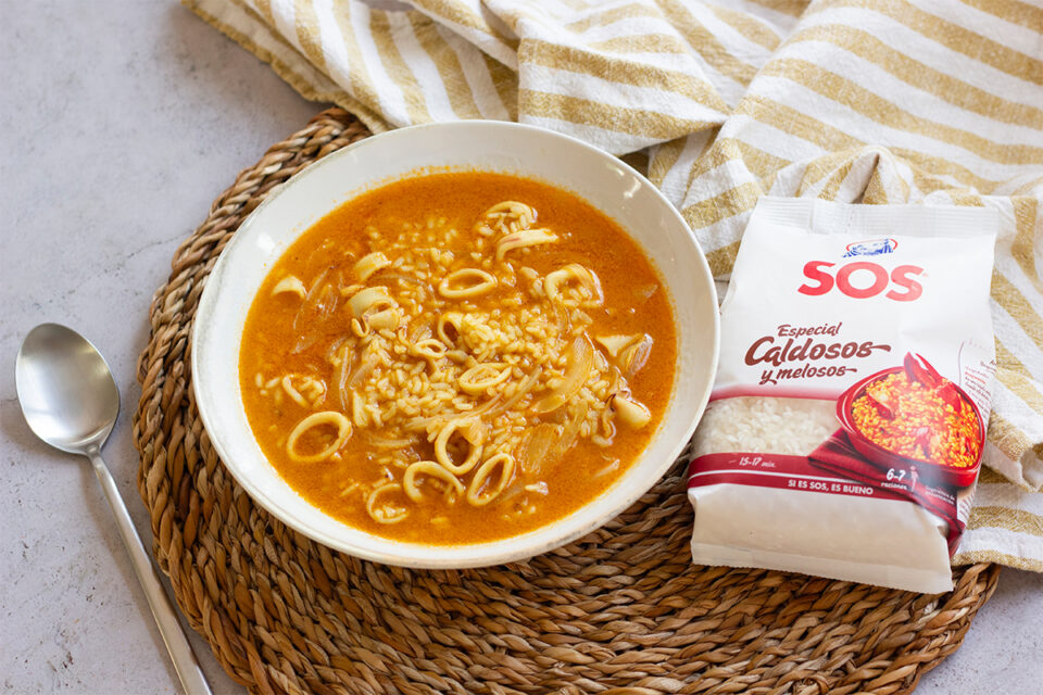 ¡Disfruta de unos deliciosos calamares encebollados!