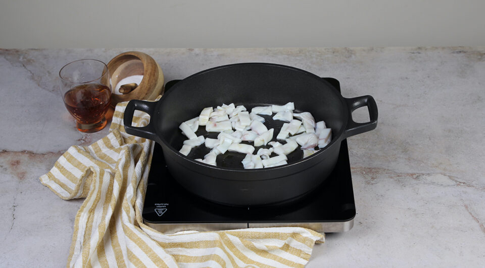 arroz con calamares encebollados cocinado