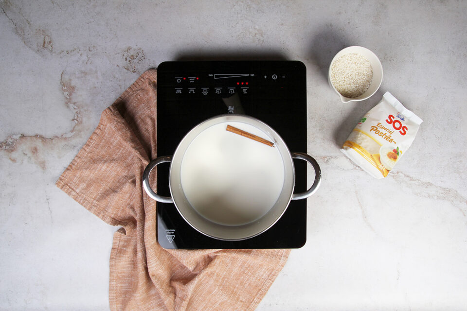 arroz con leche y chocolate preparar la leche y cocina arroz