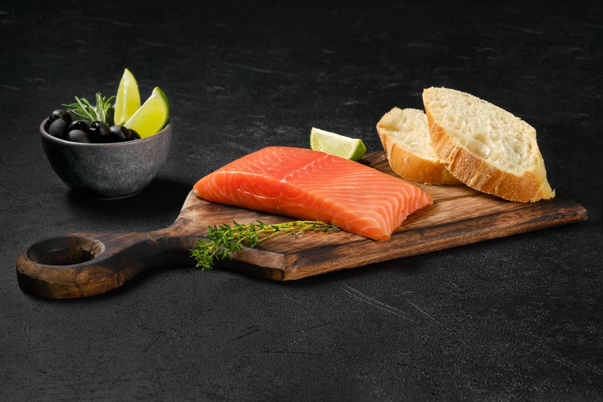 Seguridad alimentaria al descongelar salmón