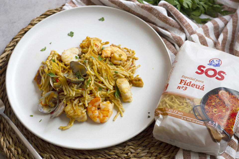 Fideuá de marisco de la abuela