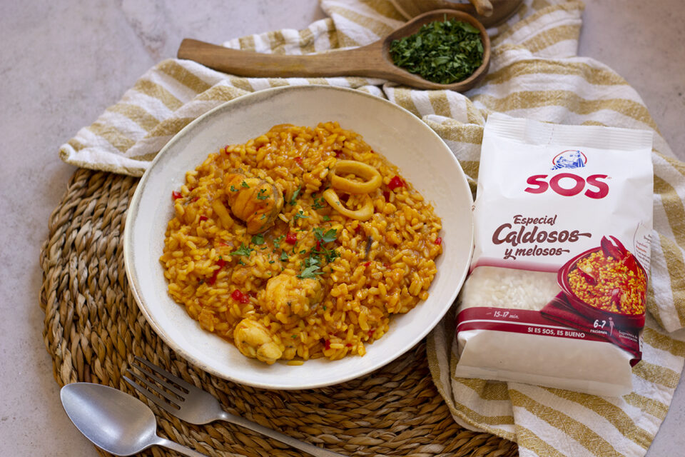 Arroz meloso con calamares y rape al estilo de casa