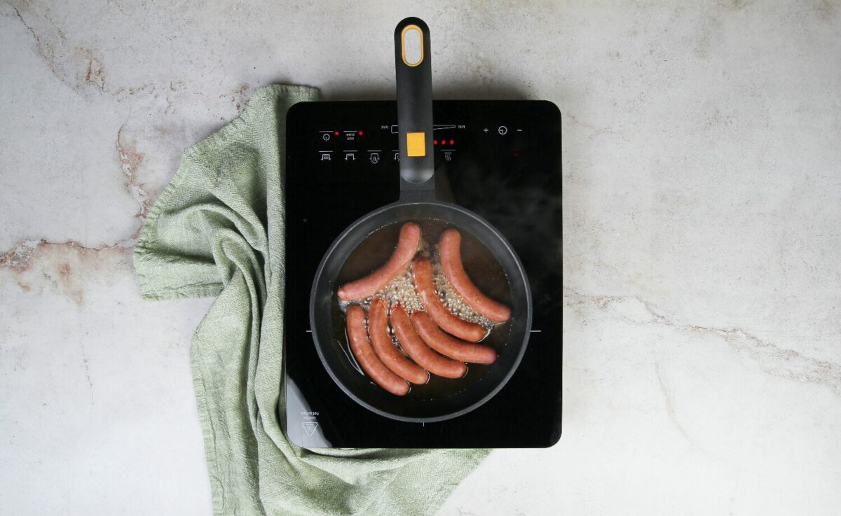 Cocinar las salchichas al vino