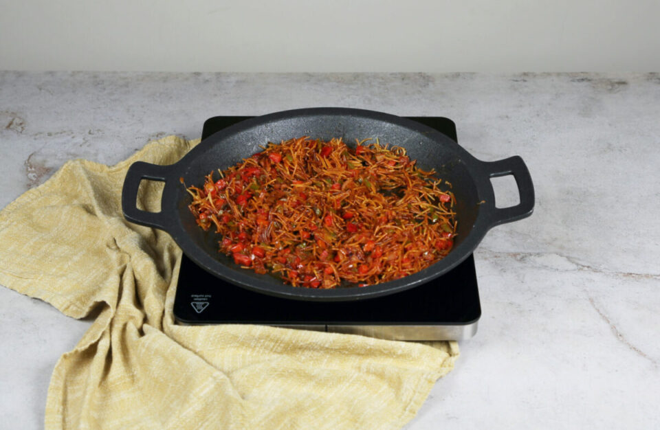 Incorporamos la fideuá al sofrito