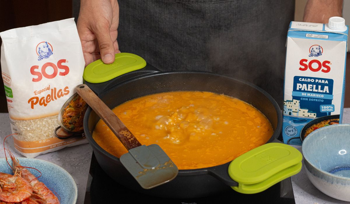 Gambones y caldo en Paella de gambas