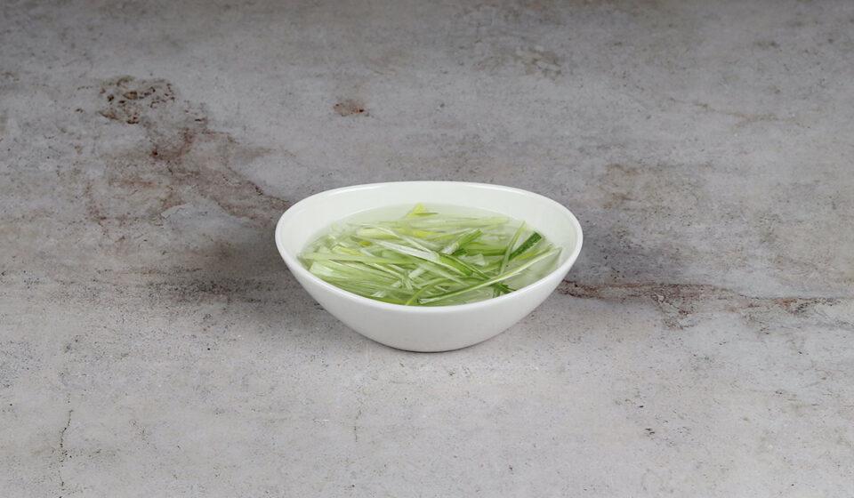 Cebolla en agua fría para chazuke