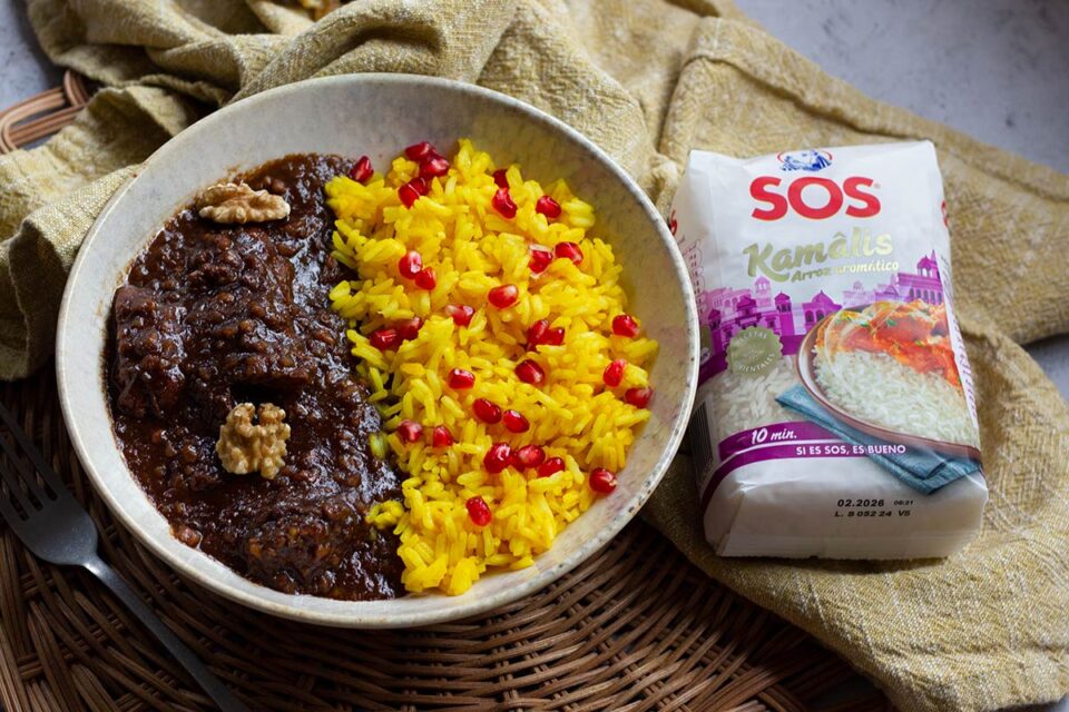 Fesenjān: Pollo en salsa de nuez y granada