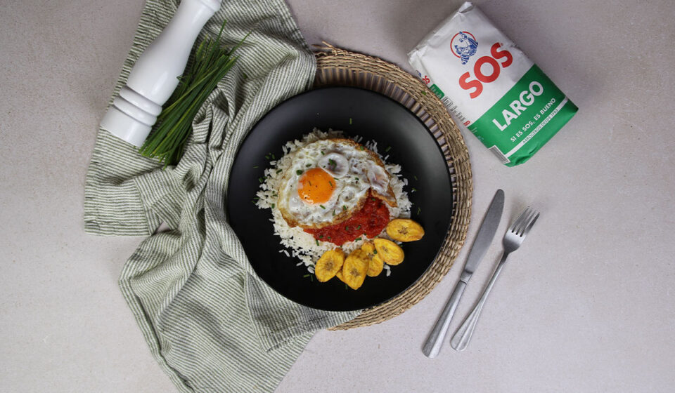 Presentación de arroz a la cubana