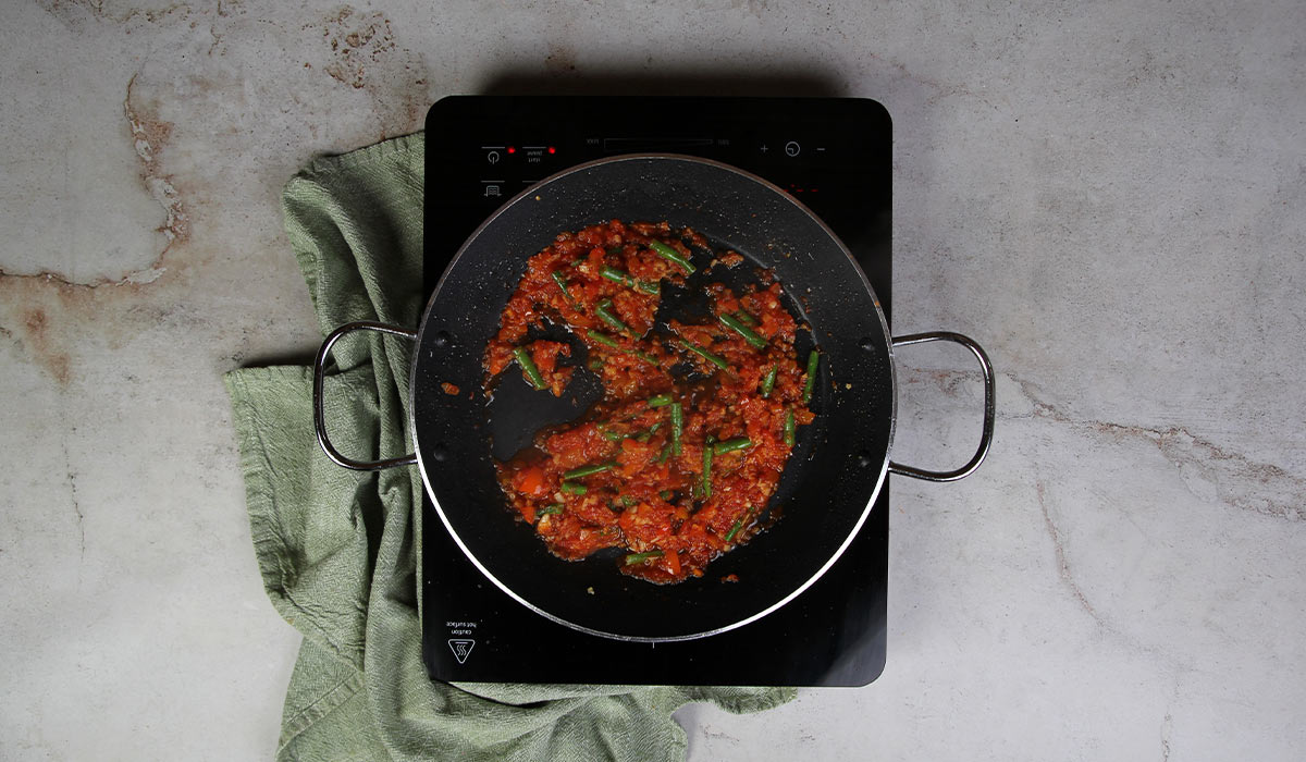 Sofrito en Fideuá de Pollo y Verduras