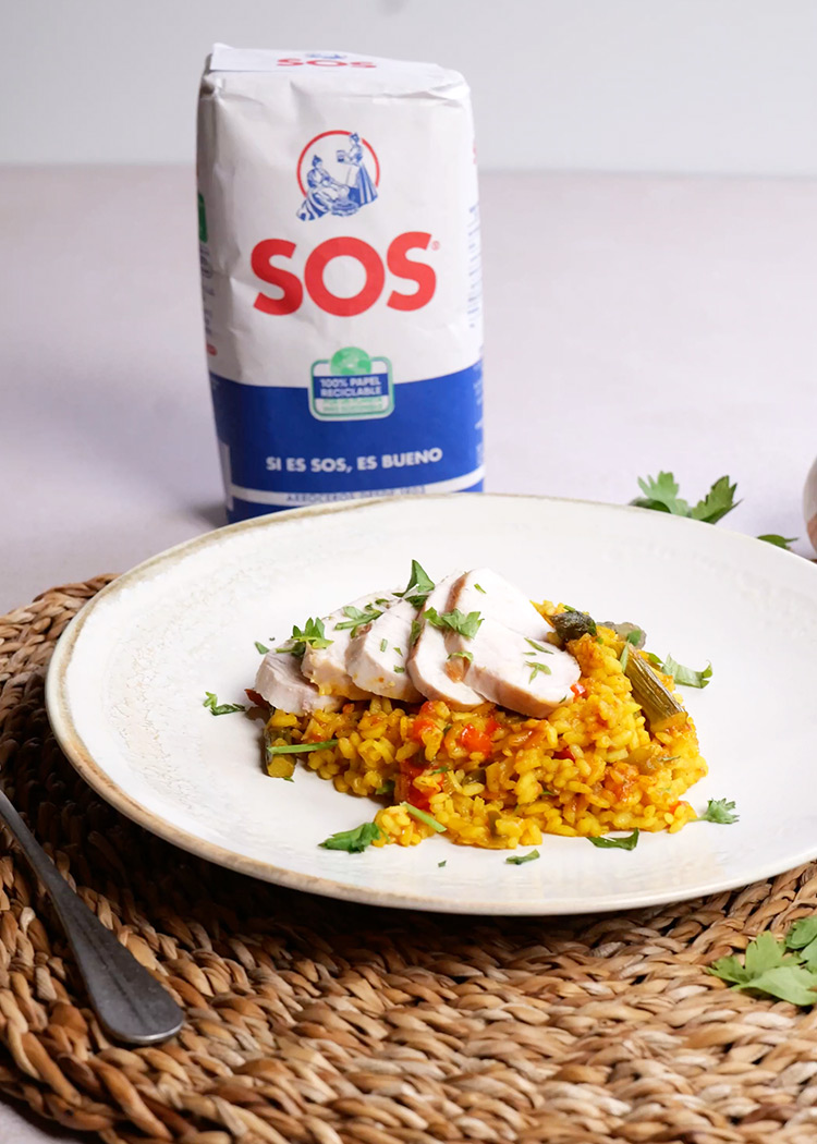 Presentación de arroz con pavo