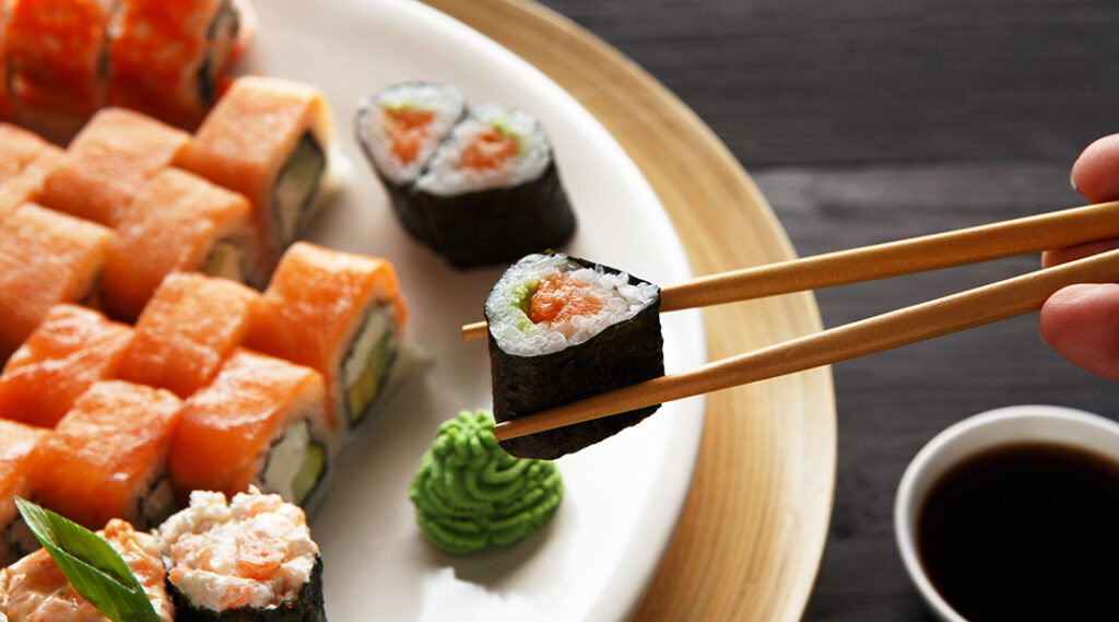 Consejos para comer sushi con palillos