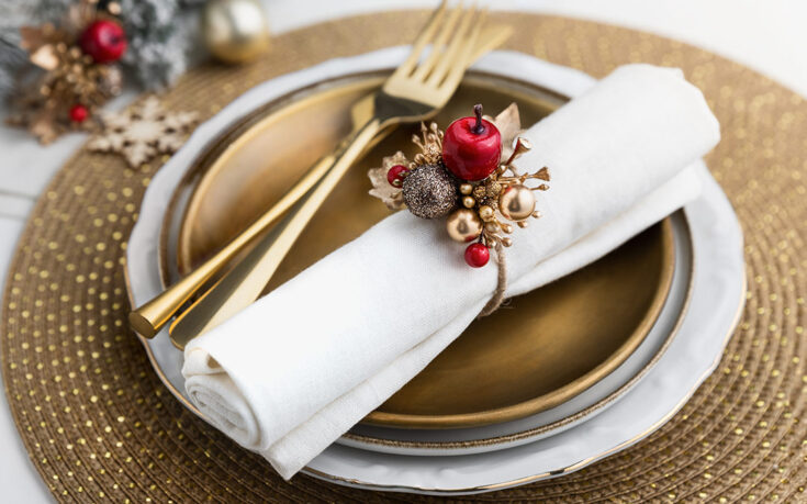 Ideas creativas para decorar tu mesa en navidad casera