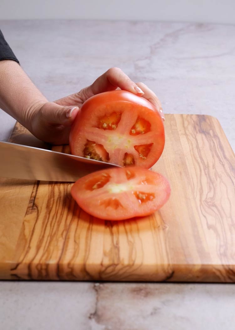 tomates para hornear en tomates rellenos de arroz