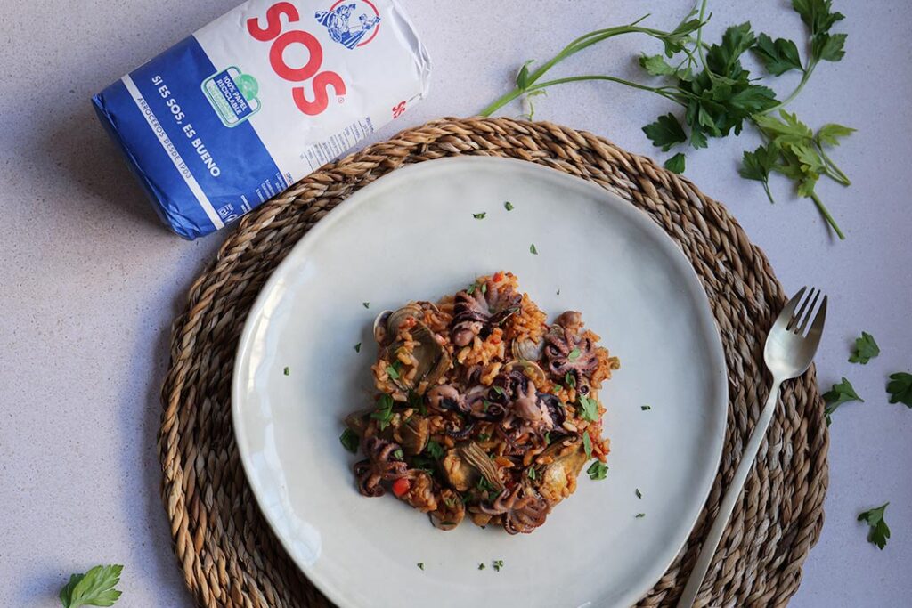 Arroz con pulpitos y alcachofas
