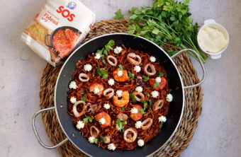 fideua con calamares y gambas