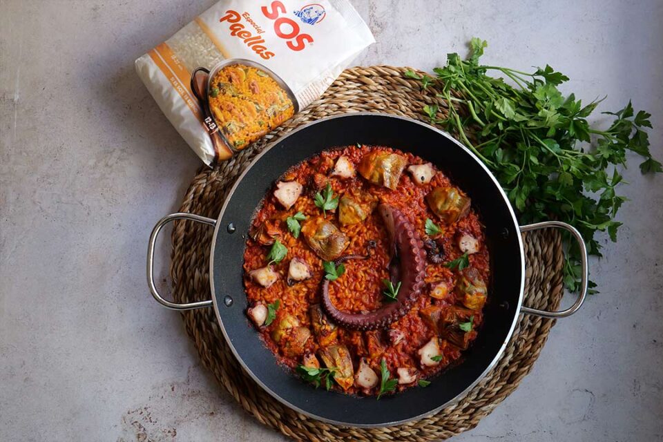 Deliciosa Paella de Pulpo y Alcachofas