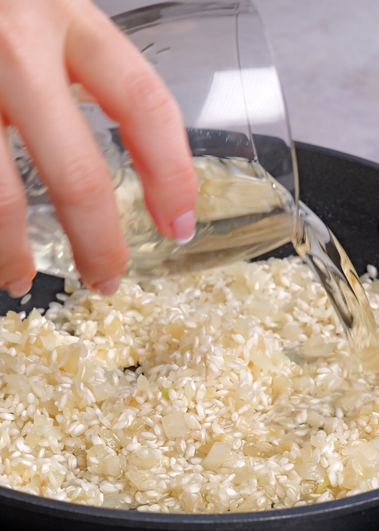 Verter vino a risotto de remolacha