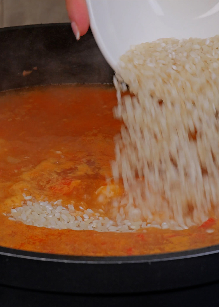 Añadir arroz a arroz de tamboril