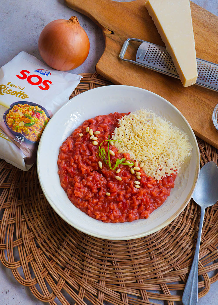 Presentación de risotto de remolacha