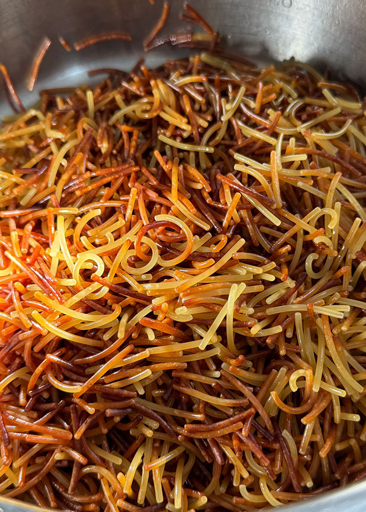 Tostar fideos de fideuá mixta