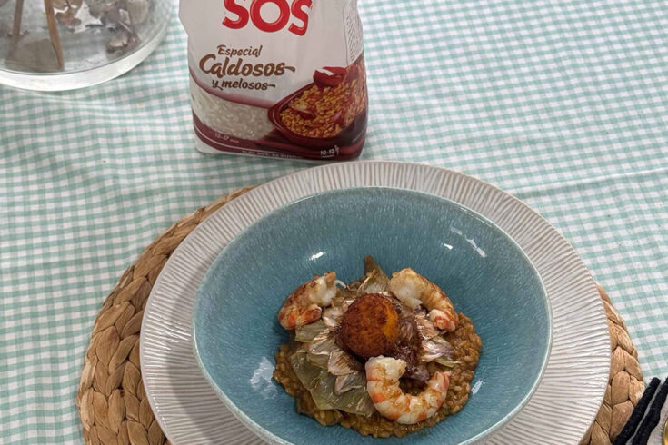Arroz meloso con langostinos y alcachofas