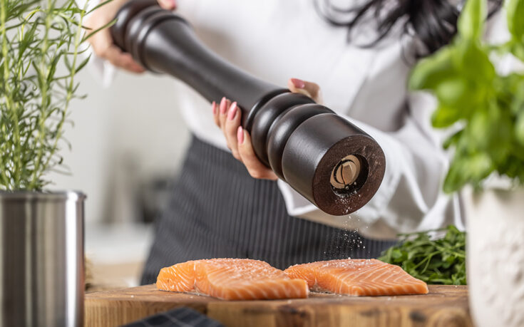 ¿Qué es salpimentar? Descubre el arte que transformará tu cocina