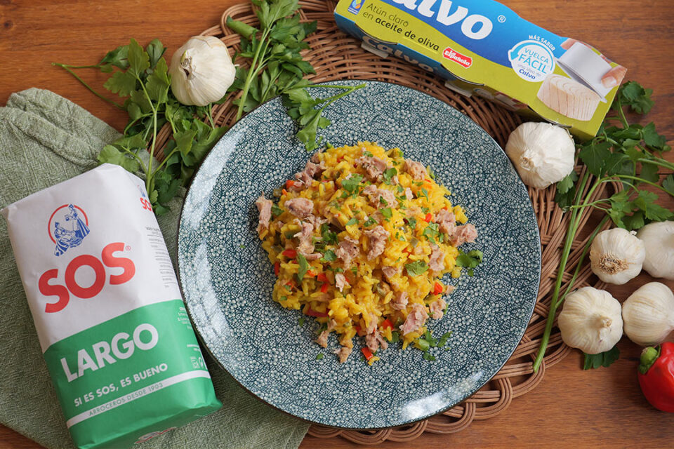 Arroz con atún delicioso y fácil de hacer