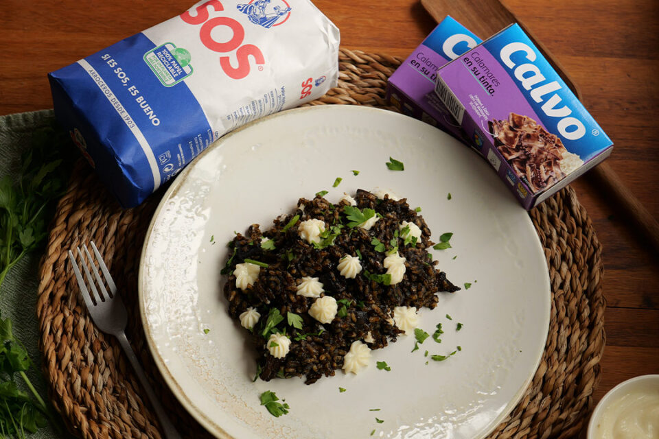 Arroz con calamares en su tinta