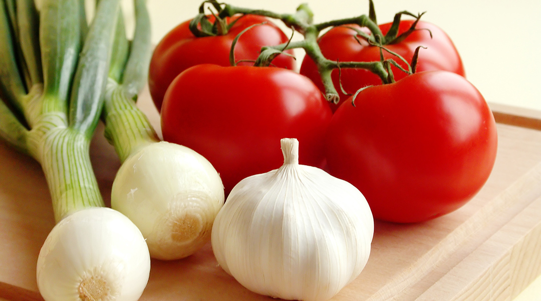 Cebolla, ajo y tomate: la trinidad del sofrito