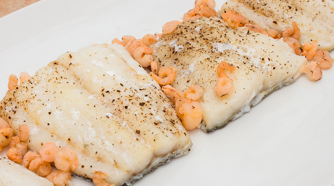 Combinaciones de pescados y mariscos con gambas cocidas