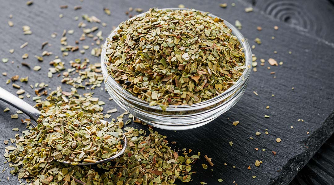 ¿Por qué son imprescindibles las hierbas aromáticas en la cocina?