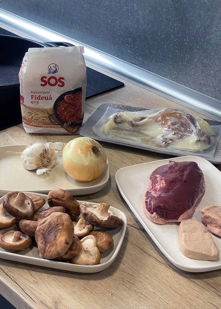 Ingredientes de Fideuá de pato y foie