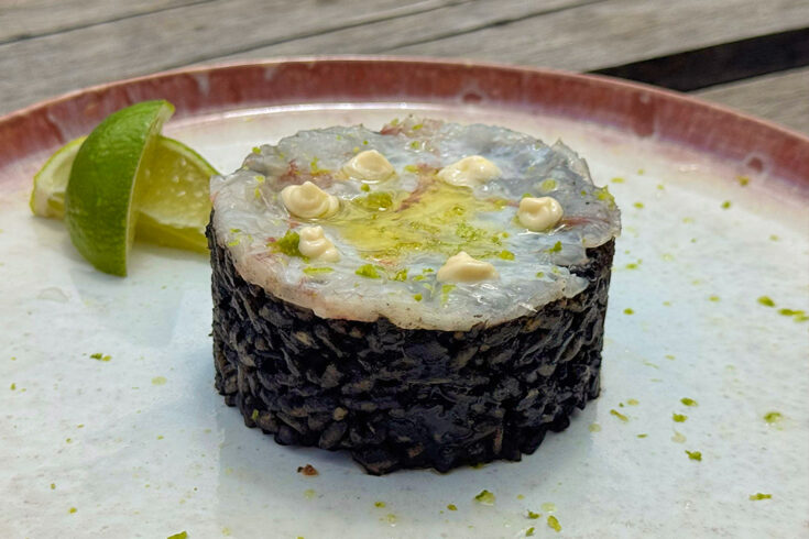 Paella de arroz negro