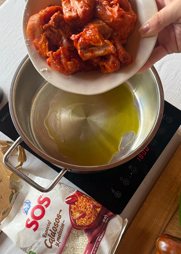 Dorar costillas para Arroz con costillas de cerdo
