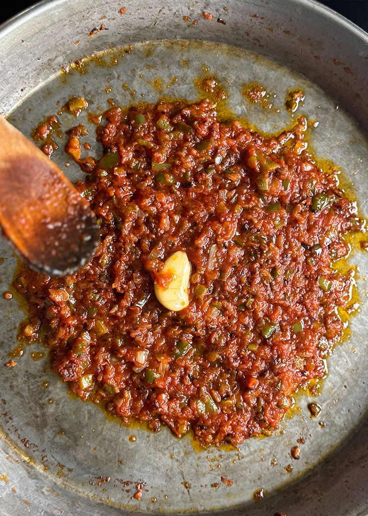Sofrito de paella de arroz negro